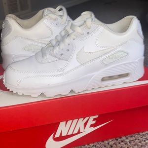 Nike Air Max 90 || Grade school 5.5Y